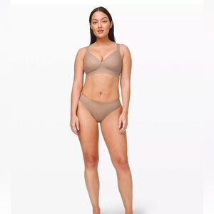 Lululemon Awake to Lace 34D Athletic Sports Bra Soft Sand / Crepe Nude